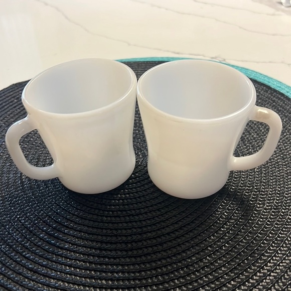 Vintage White Milk Glass D Handle Mugs - set of 2 - Picture 1 of 3